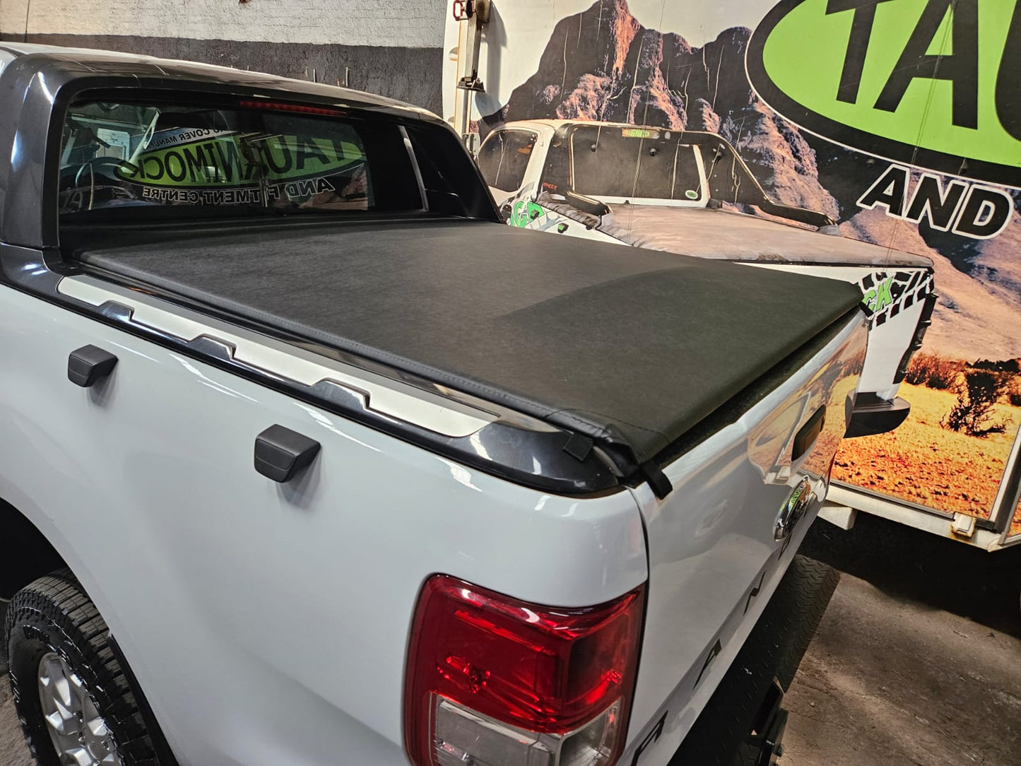ALUMINIUM FRAME CLIP IN TONNEAU COVER Ford Ranger T6 WILDTRAK